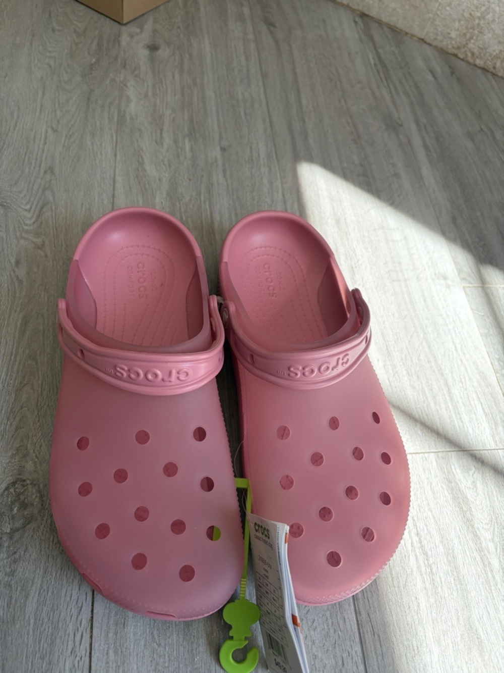Crocs Classic women's frosted clog brand new with tags - Picture 3 of 5